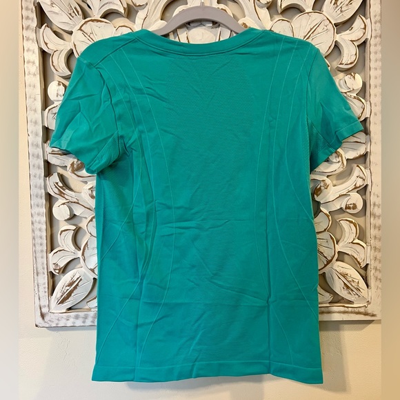 Champion V-neck Fast Dry Short Sleeve Tee Shirt in Turquoise (Size Small) - Picture 3 of 4